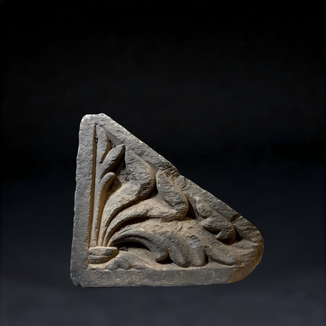 A Gandhara fern leaf from the 2nd-5th centuries AD: Gandhara Leaf SIZE: AAA (The Dimensions Of All Batches Are Manually Measured.If You Need More Detailed Information, Please Contact Our Customer Service Before Bidding.)