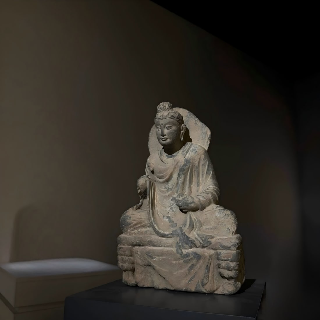 One Gandhara Shakyamuni from the 2nd to 5th centuries AD: Gandhara Shakyamuni has sticky heads SIZE: W:15cm H:23cm (The Dimensions Of All Batches Are Manually Measured.If You Need More Detailed Information, Please Contact Our Customer Service Before Bidding.