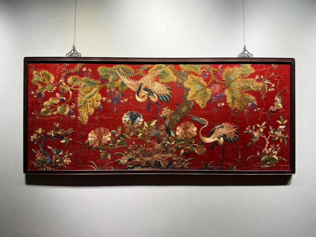 A piece of Qing Dynasty fine Shu embroidery "Pine Crane Extension": Qing Dynasty fine Shu embroidery "Pine Crane Yannian" SIZE: 166x72cm (The Dimensions Of All Batches Are Manually Measured.If You Need More Detailed Information, Please Contact Our Customer Service Bef