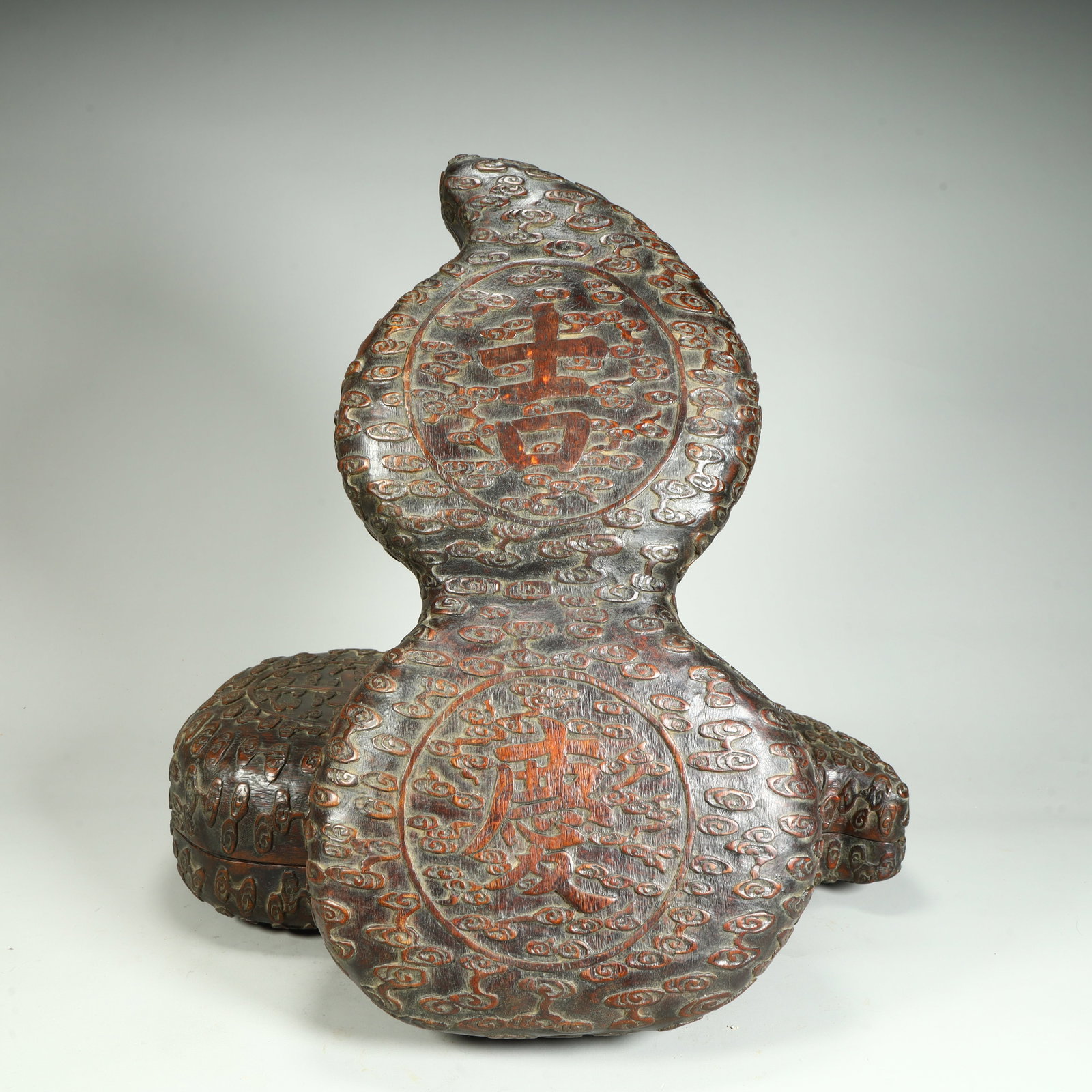 A Qing Dynasty wooden relief cloud pattern auspicious celebration year gourd-shaped lid box: Qing Dynasty wood relief cloud pattern auspicious gourd-shaped lid box SIZE: H:40cm L:22cm W:9.5cm W:2.8kg (The Dimensions Of All Batches Are Manually Measured.If You Need More Detailed Information, P