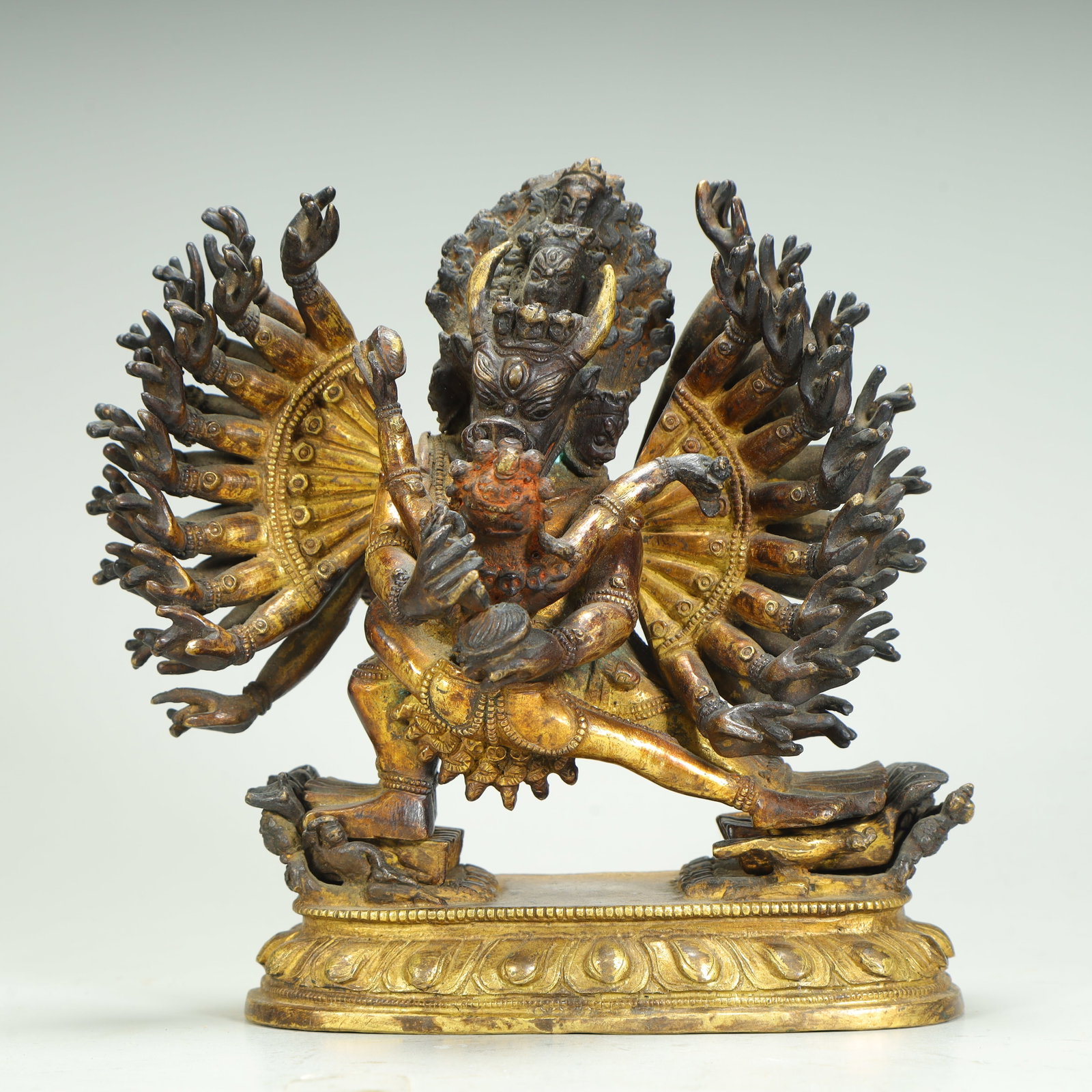 A Qing Dynasty copper gilt statue of Dawei De Vajra: Qing Dynasty bronze gilt Dawei De Vajra statue SIZE: H:16.5cm L:16cm W:9cm W:2066g (The Dimensions Of All Batches Are Manually Measured.If You Need More Detailed Information, Please Contact Our Custom