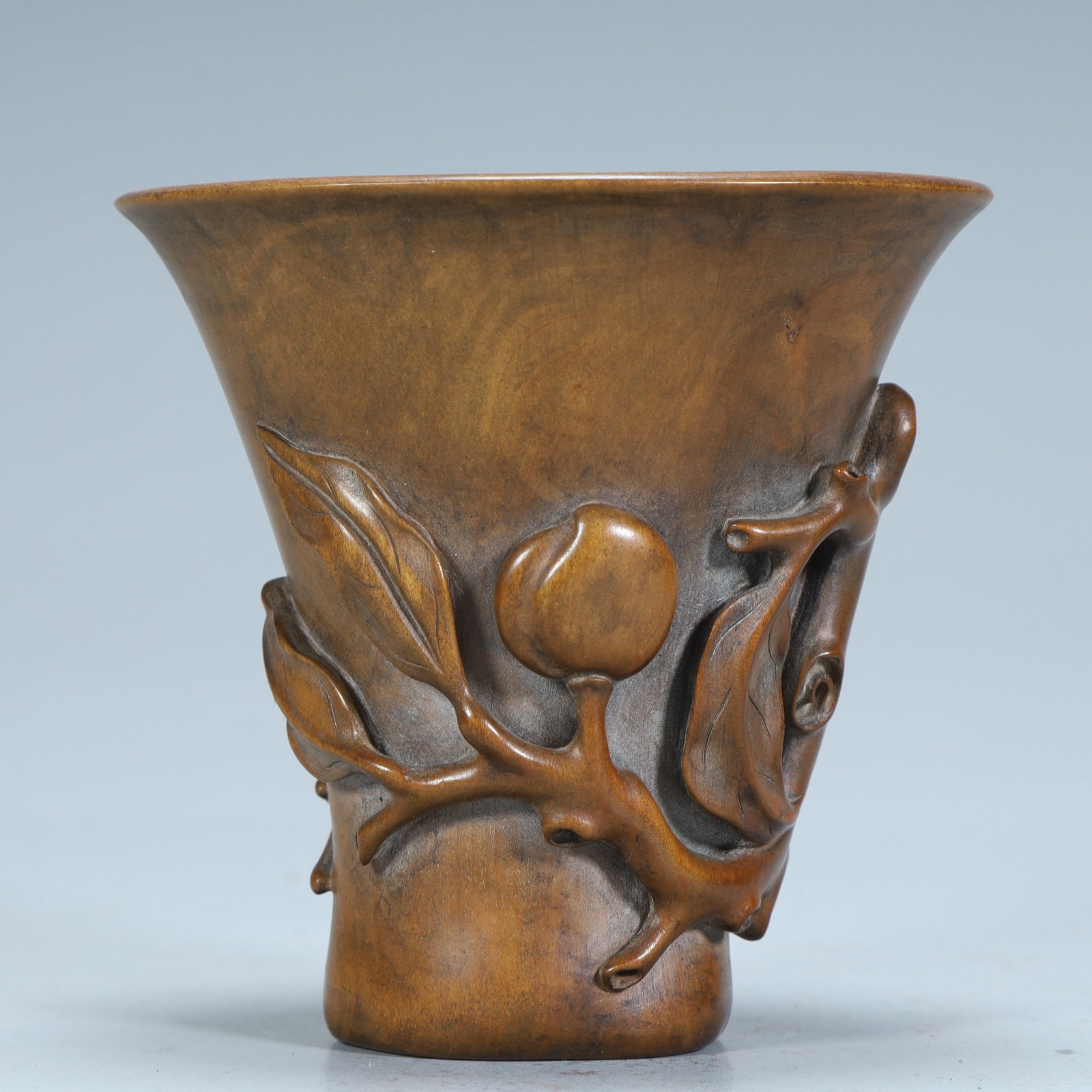 A Qing Dynasty boxwood carved longevity peach pattern cup: Qing Dynasty boxwood carved longevity peach pattern cup SIZE: H:9cm L:9cm W:7.5cm W:117g (The Dimensions Of All Batches Are Manually Measured.If You Need More Detailed Information, Please Contact Our 