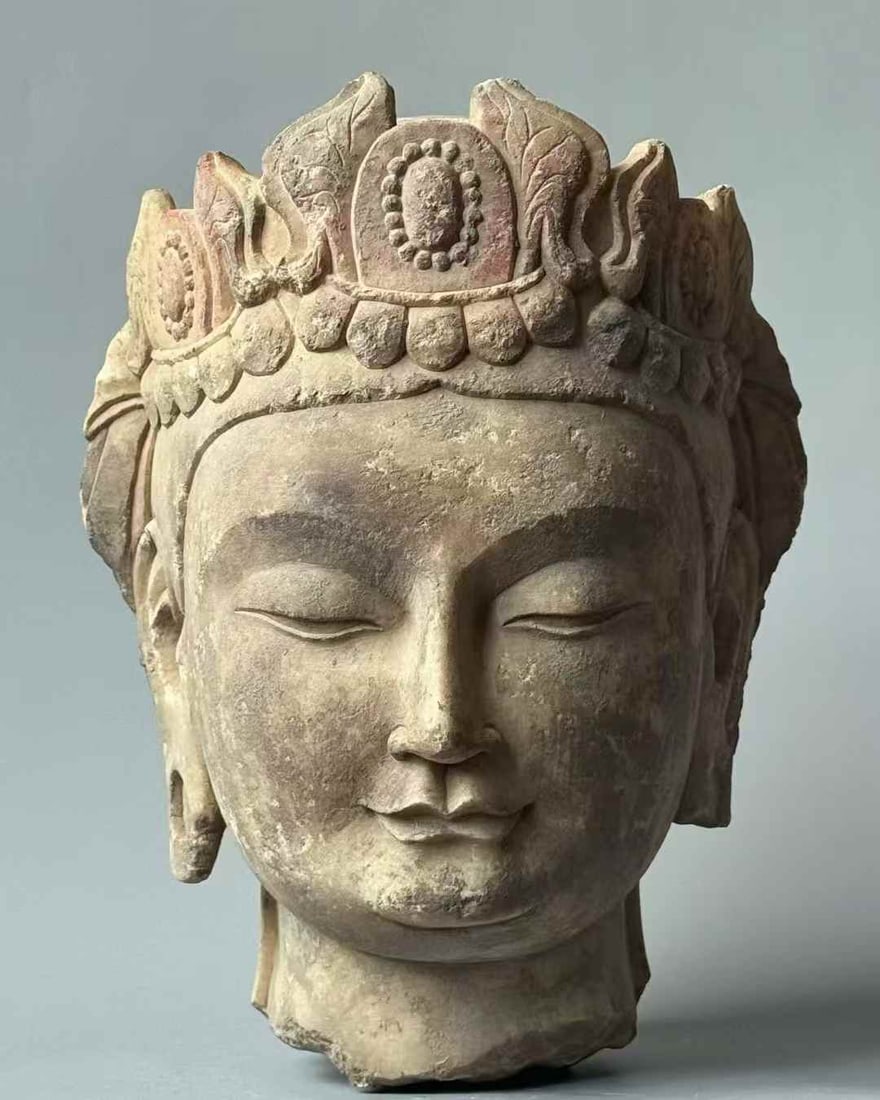 A Northern Qi white jade bodhisattva head: Northern Qi White Jade Bodhisattva Head SIZE: H:29cm (The Dimensions Of All Batches Are Manually Measured.If You Need More Detailed Information, Please Contact Our Customer Service Before Bidding.)