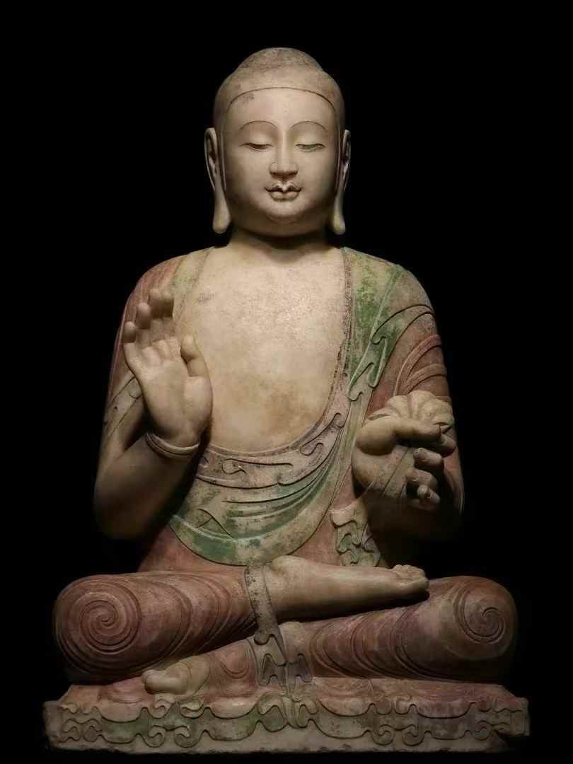 A Northern Dynasty white jade gilded painted Buddha statue: Northern Dynasty white jade gilded painted Buddha statue SIZE: H:81cm W:53cm (The Dimensions Of All Batches Are Manually Measured.If You Need More Detailed Information, Please Contact Our Customer Ser