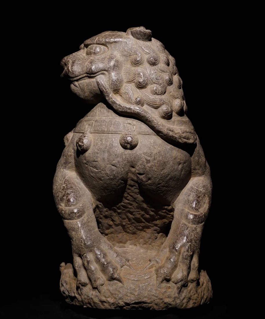 A bluestone lion from the Song and Yuan dynasties: Song and Yuan bluestone lions SIZE: H:75cm D:43cm (The Dimensions Of All Batches Are Manually Measured.If You Need More Detailed Information, Please Contact Our Customer Service Before Bidding.)