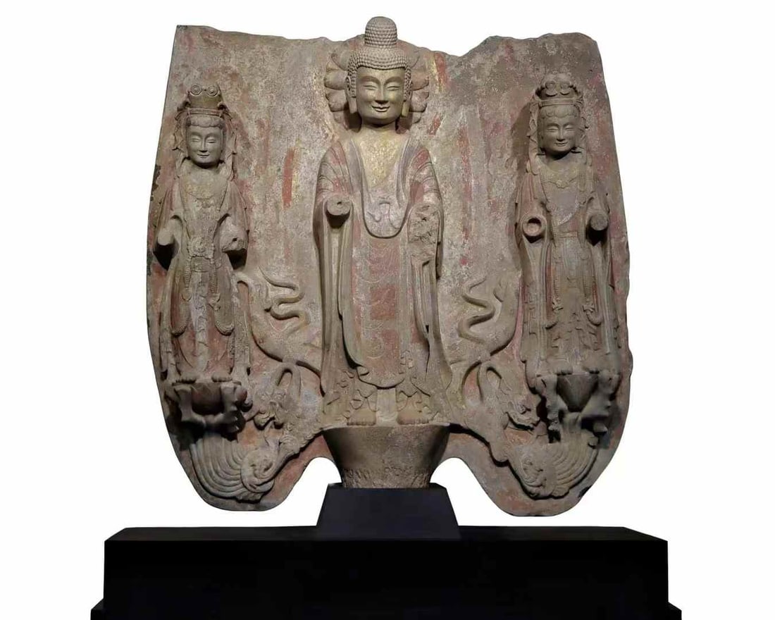 A large Wei back screen with three Buddha statues (1 of 9)