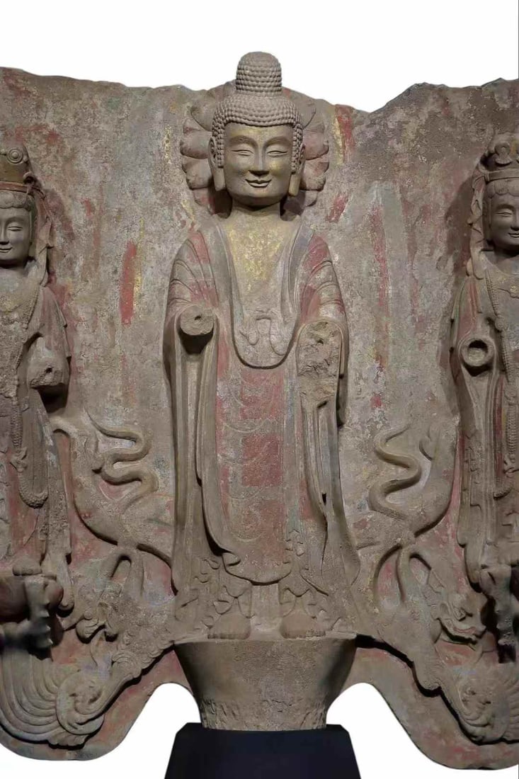 A large Wei back screen with three Buddha statues - 3