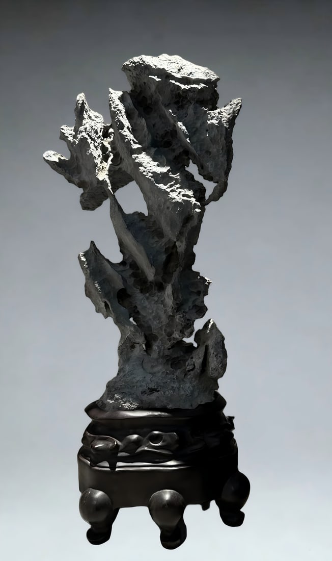 A Qing Dynasty Yingshi Qing Dynasty Shanzi study ornament (1 of 6)