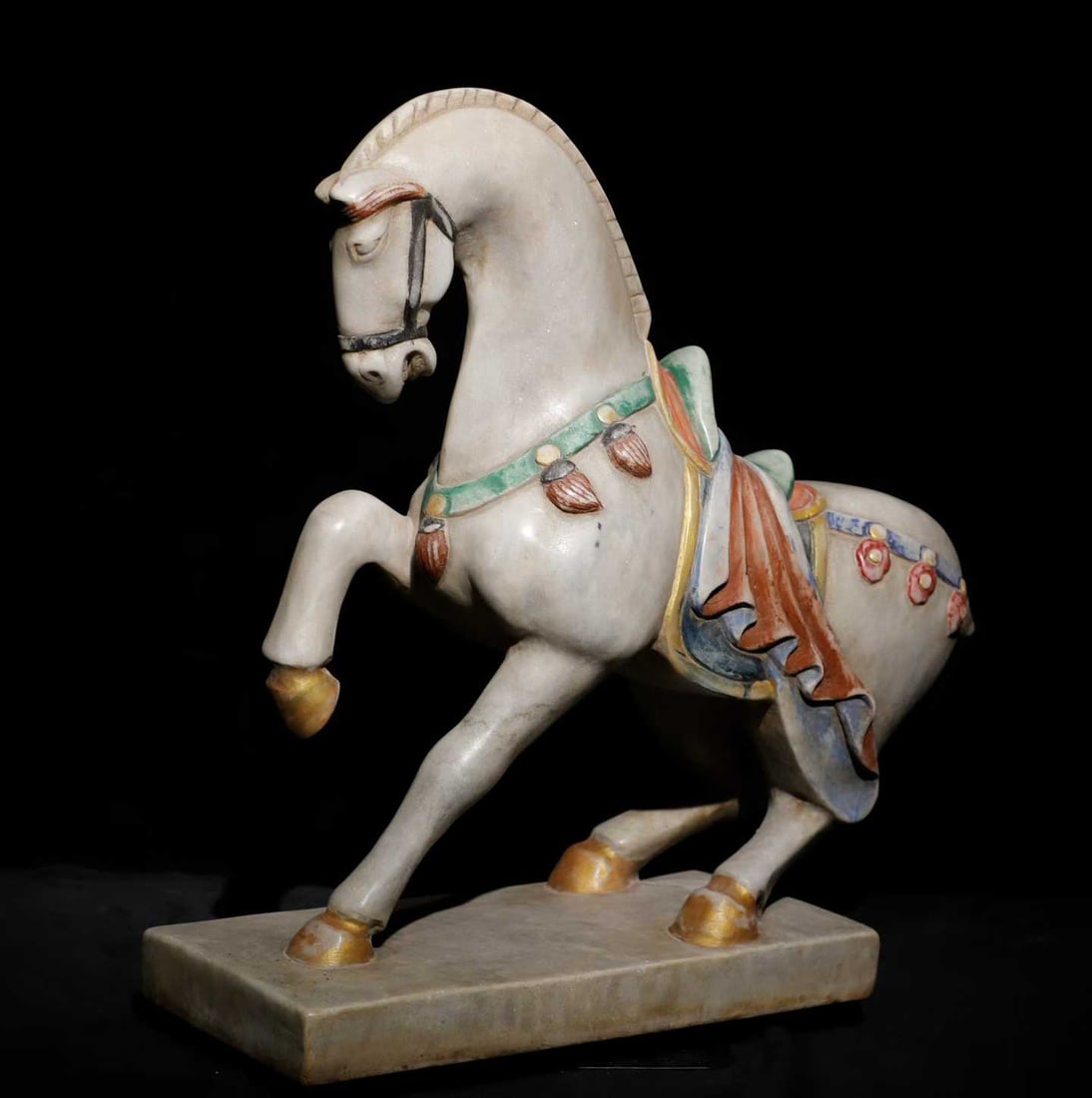A Tang Dynasty white jade painted horse: Tang Dynasty white jade painted horse SIZE: H:56cm W:60cm T:18.5cm (The Dimensions Of All Batches Are Manually Measured.If You Need More Detailed Information, Please Contact Our Customer Service Befor