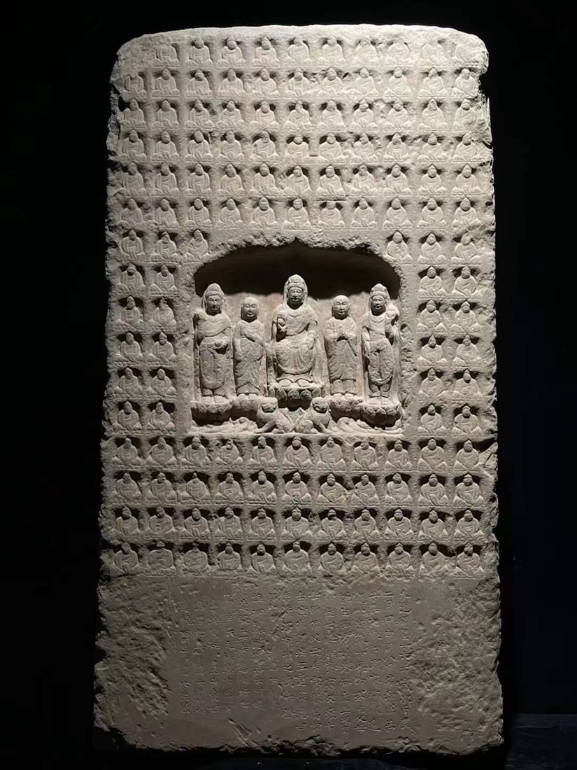 A sandstone statue of a thousand Buddhas in the Northern Dynasty (1 of 8)