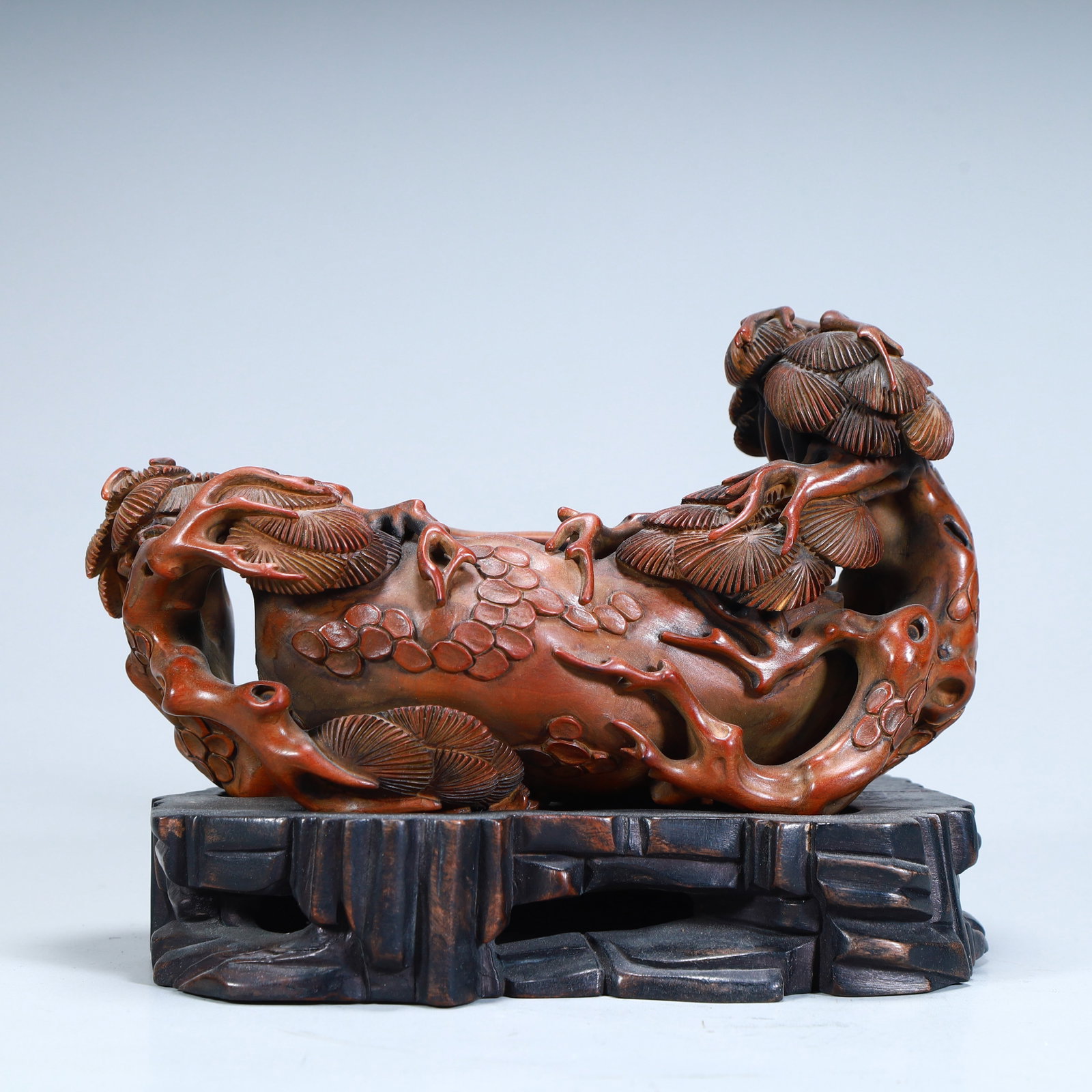 A Qing Dynasty boxwood carved pine pile-shaped water bowl (: Qing Dynasty boxwood carved pine pile-shaped water bowl ( SIZE: H:12cm L:17cm W:10cm W:505g (The Dimensions Of All Batches Are Manually Measured.If You Need More Detailed Information, Please Contact O