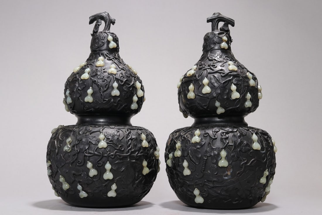 A pair of rosewood inlaid Hetian jade gourd bottles: A pair of rosewood inlaid Hetian jade gourd bottles SIZE: H:31cm BellyD:17cm W:6854g (The Dimensions Of All Batches Are Manually Measured.If You Need More Detailed Information, Please Contact Our Cust