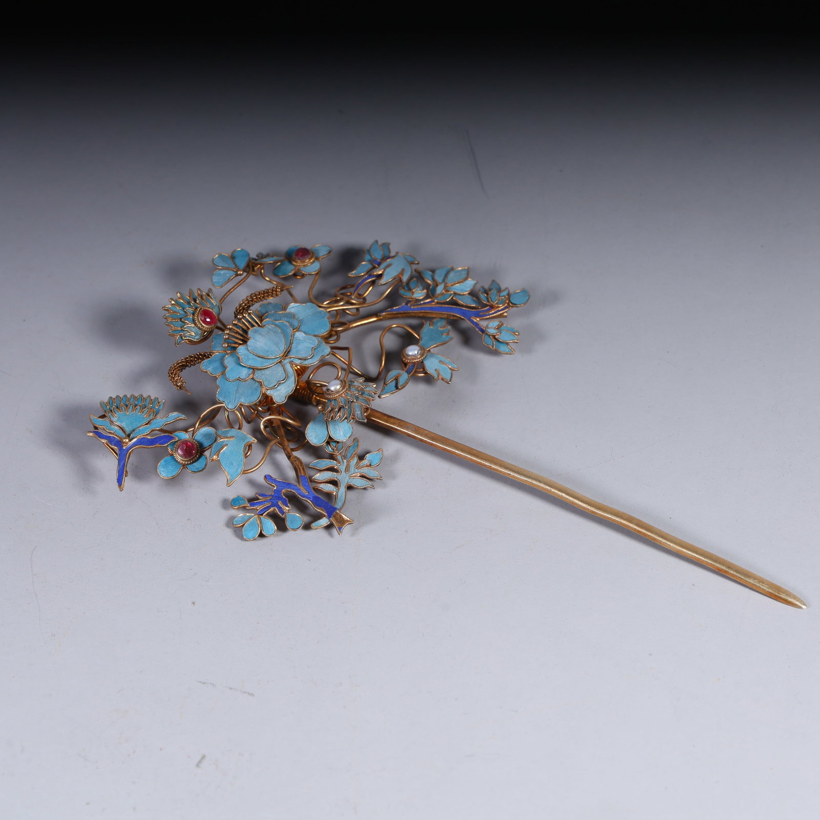 A Qing Dynasty silver cloisonné burnt blue gilt gold hairpin: Qing Dynasty silver cloisonné burned blue gilt gold hairpin SIZE: L:23cm W:11cm W:30.4g (The Dimensions Of All Batches Are Manually Measured.If You Need More Detailed Information, Please Contact Our 