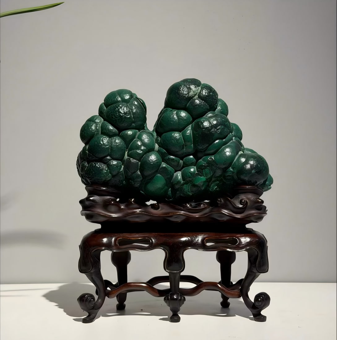 A piece of Qing Dynasty peridot study mountain: Qing Dynasty peridot study Shanzi SIZE: 20x9x24cm (The Dimensions Of All Batches Are Manually Measured.If You Need More Detailed Information, Please Contact Our Customer Service Before Bidding.)
