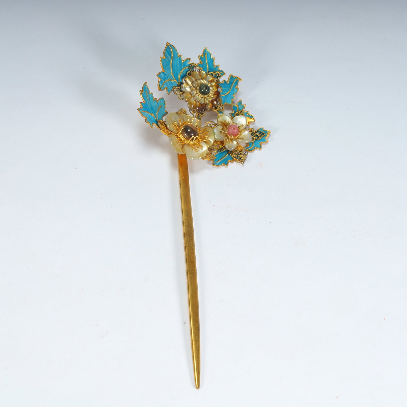 A gold hairpin with a flower pattern in the Qing Dynasty cloisonné (1 of 8)