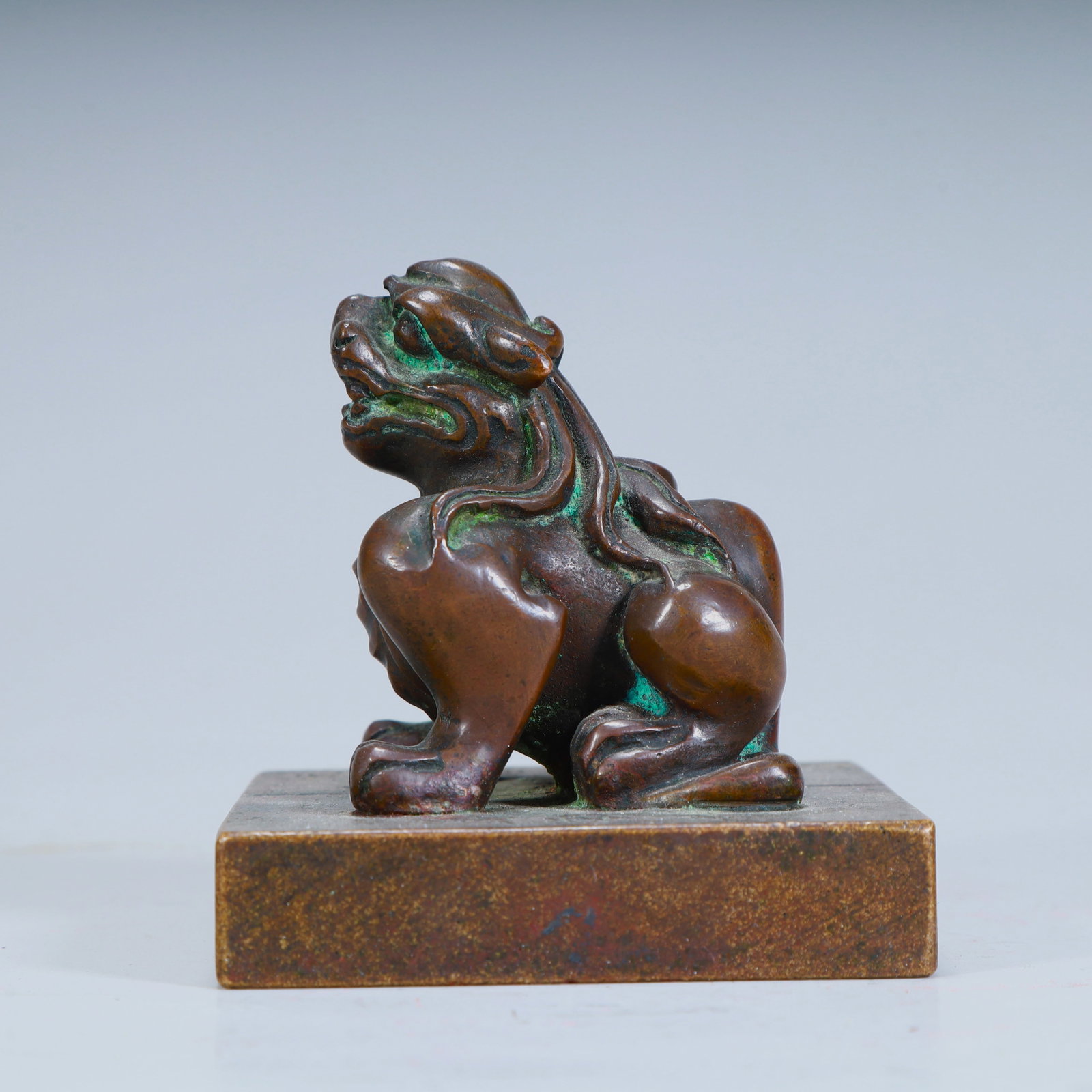 A Qing Dynasty bronze auspicious beast button nine-fold seal official seal: Qing Dynasty copper auspicious beast button nine-fold seal official seal SIZE: H:8.5cm L:8.5cm W:8.5cm W:1.5kg (The Dimensions Of All Batches Are Manually Measured.If You Need More Detailed Informatio