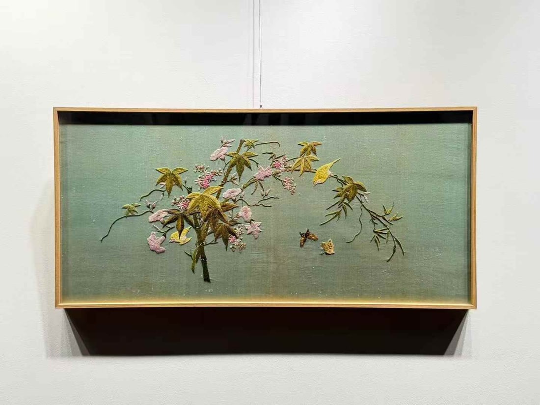 A picture of embroidered flowers and birds in the Republic of China: Republic of China embroidered flower and bird picture SIZE: 66x32cm (The Dimensions Of All Batches Are Manually Measured.If You Need More Detailed Information, Please Contact Our Customer Service Befo