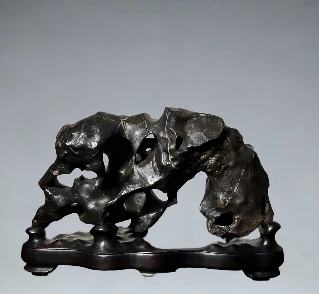 A Qing Dynasty Taihu Shishanzi study ornament: Qing Dynasty Taihu Lake Shishanzi study ornament SIZE: L:51cm H:32cm T:20cm (The Dimensions Of All Batches Are Manually Measured.If You Need More Detailed Information, Please Contact Our Customer Serv