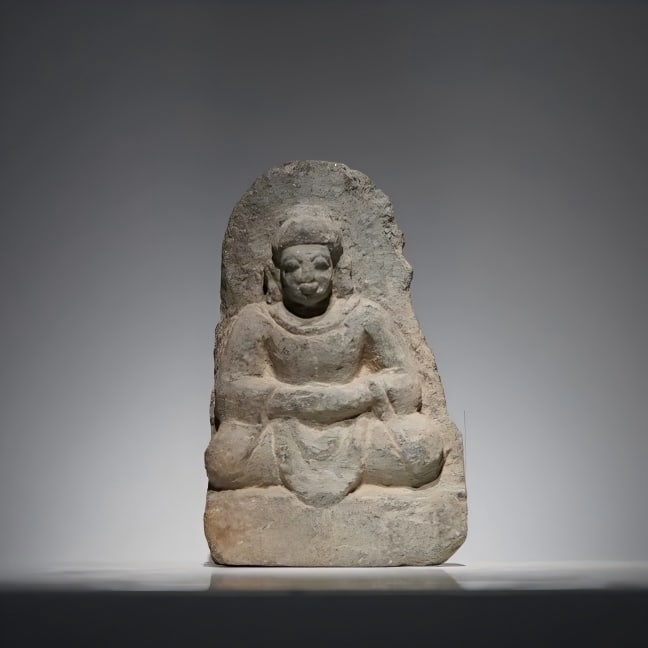 A Gandhara stone carving of Gandhara in grayschist from the 2nd to 5th centuries AD: Gandhara stone carving Swat SIZE: W:9cm H:14cm (The Dimensions Of All Batches Are Manually Measured.If You Need More Detailed Information, Please Contact Our Customer Service Before Bidding.)