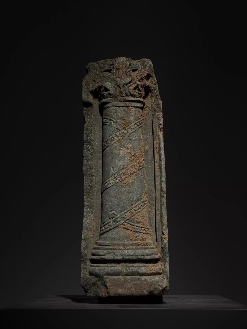 A Gandhara Roman column from the 2nd-5th centuries AD, the Collins Column: Gandhara Roman column Collins column SIZE: W:8cm H:22cm (The Dimensions Of All Batches Are Manually Measured.If You Need More Detailed Information, Please Contact Our Customer Service Before Bidding.)