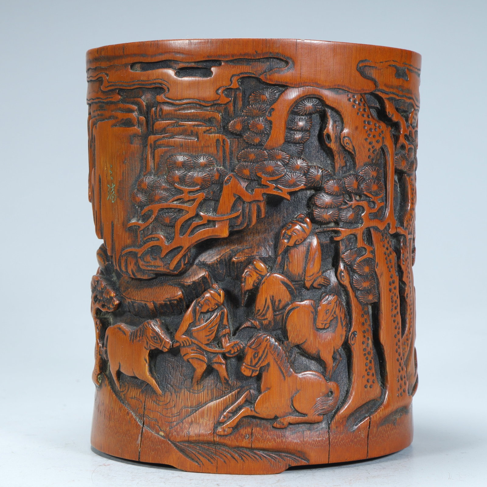 A Qing Dynasty bamboo carving horse washing picture pen holder: Qing Dynasty bamboo carving horse washing picture pen holder SIZE: H:14cm L:12cm W:11cm W:402g (The Dimensions Of All Batches Are Manually Measured.If You Need More Detailed Information, Please Contac