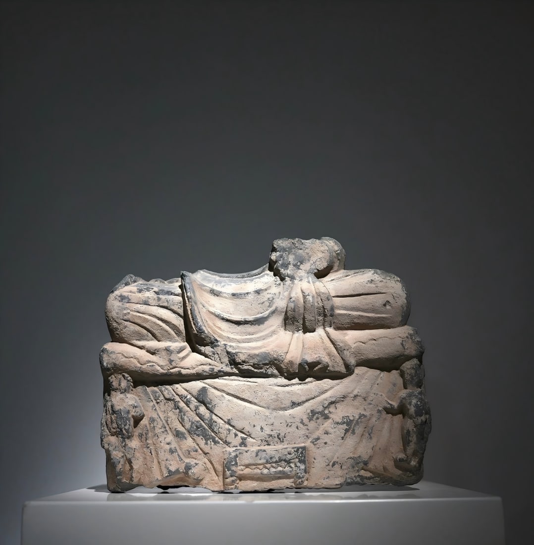 A Gandhara Shakyamuni seat from the 2nd to 5th centuries AD: Gandhara Shakyamuni seat SIZE: W:23cm H:19cm (The Dimensions Of All Batches Are Manually Measured.If You Need More Detailed Information, Please Contact Our Customer Service Before Bidding.)