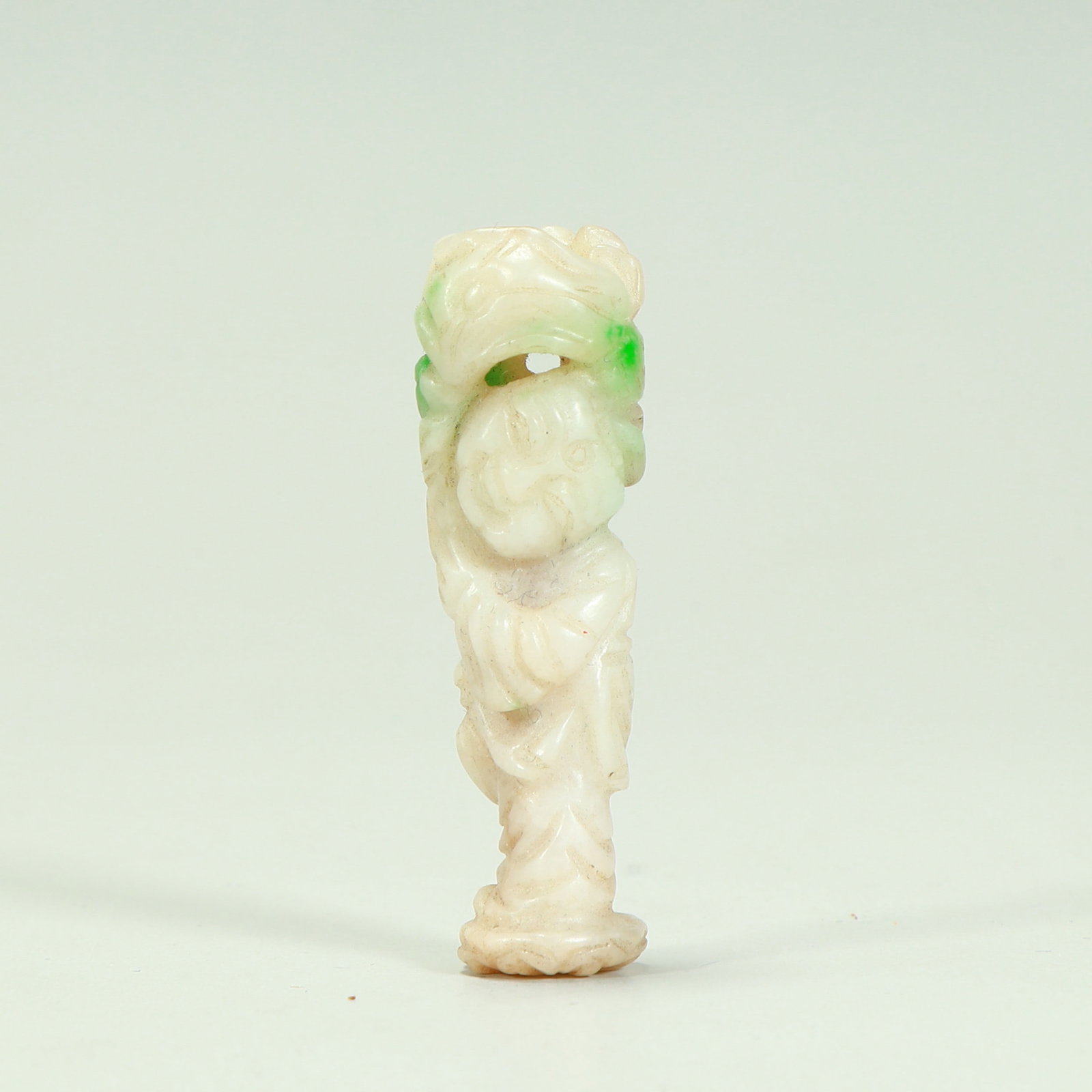 A Qing Dynasty jade bangs play golden toad ornament (1 of 6)