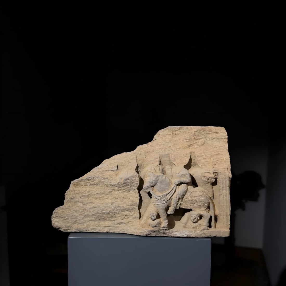 One The prince of Gandhara in the 2nd and 5th centuries AD left the city and crossed the city in the: The crown prince of Gandhara left the city and fled over the city wall in the middle of the night SIZE: W:26cm H:16cm (The Dimensions Of All Batches Are Manually Measured.If You Need More Detailed Inf