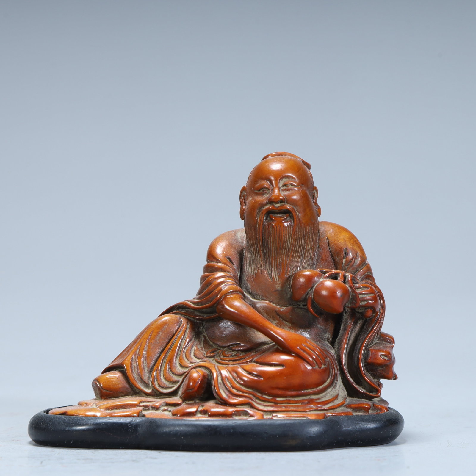 A sitting statue of Dongfang Shuo stealing peaches from boxwood carvings in the Qing Dynasty: Qing Dynasty boxwood carving Dongfang Shuo stealing peach SIZE: H:8cm L:10cm W:6.5cm W:106g (The Dimensions Of All Batches Are Manually Measured.If You Need More Detailed Information, Please Contact O