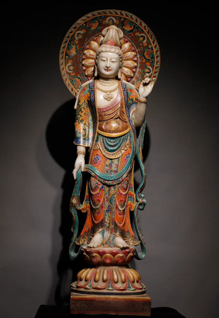 A piece of Tang Dynasty Han white jade painted station Guanyin: Tang Dynasty Han white jade painting station Guanyin painting gorgeous painting and solemn Dharma SIZE: H:145cm W:50cm T:36cm (The Dimensions Of All Batches Are Manually Measured.If You Need More Deta