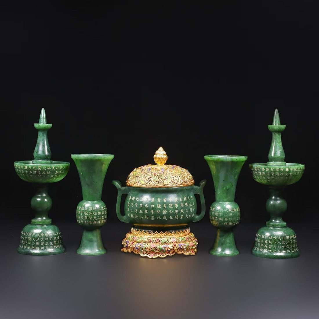 A set of Qing Dynasty Hetian jasper carvings Buddha's first five offerings: Qing Dynasty Hetian jasper carving Buddha's first five offerings SIZE: Furnace L: 15cm, W: 11.5cm, H: 17cm, Wax table D: 8.5cm, H: 23cm, Self-diameter 6.5cm, H: 15.5cm, Total W: 2679g (The Dimensions 
