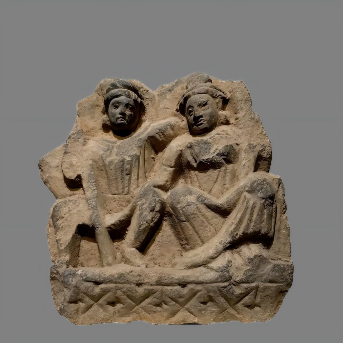 A Gandhara stone carving ornament of shale from the 2nd to 3rd centuries AD: Gandhara stone carving ornaments Prajjakar and Hari in the 2nd and 3rd centuries AD are also Buddhist deities from ancient Indian legends. Prajjaja was originally the general who commanded the medicin