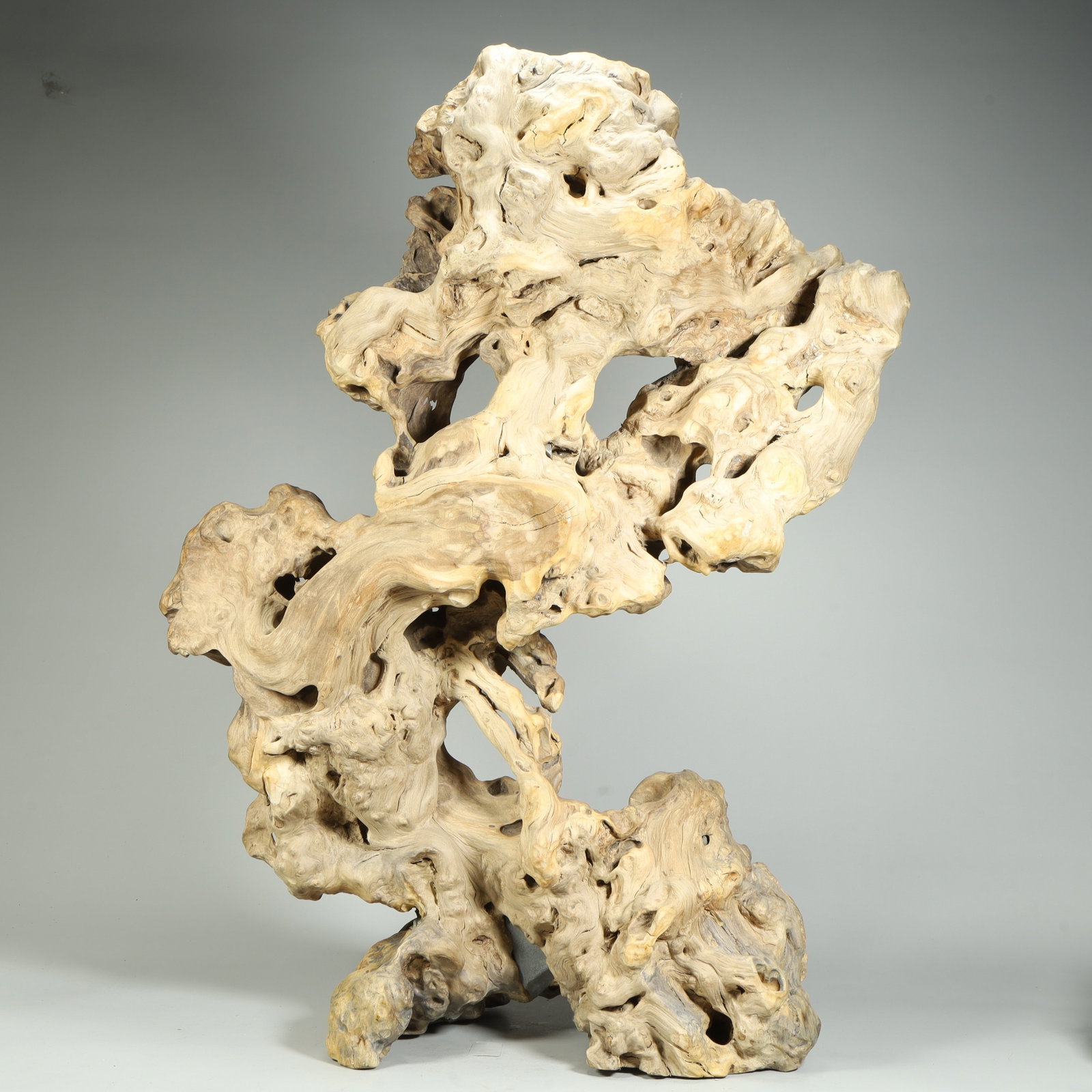 A natural dead wood ornament of the Qing Dynasty: Qing Dynasty natural dead wood ornaments SIZE: H:67cm L:50cm W:18cm W:9.1kg (The Dimensions Of All Batches Are Manually Measured.If You Need More Detailed Information, Please Contact Our Customer Serv