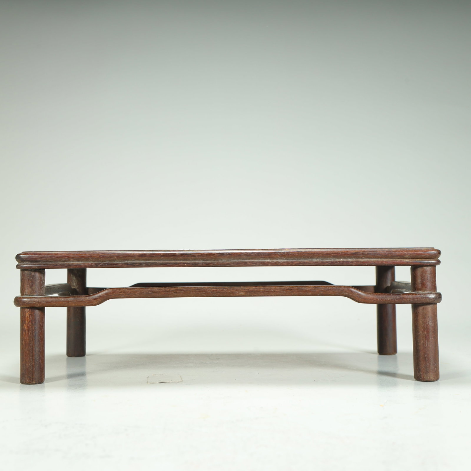 A small table in the Qing Dynasty mahogany Ming-style study: Qing Dynasty mahogany Ming-style study small table SIZE: H:8cm L:25.5cm W:14.5cm W:377g (The Dimensions Of All Batches Are Manually Measured.If You Need More Detailed Information, Please Contact Our C