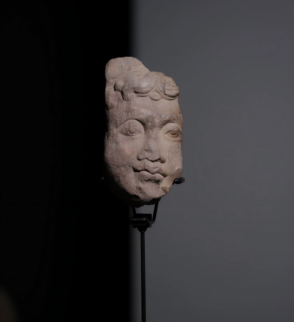 A Gandhara stone carving from the 2nd to 5th centuries AD has a beautiful face: Gandhara stone carved face Although it is broken, it is especially beautiful SIZE: Face W: 5.5cm H: 11cm (The Dimensions Of All Batches Are Manually Measured.If You Need More Detailed Information, Ple