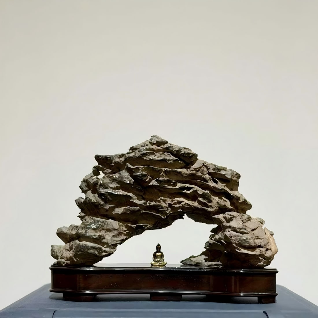 A Qing Dynasty "Hongqiao Stacked Cui" Yingshi study room Qing supply ornament: Qing Dynasty "Hongqiao Stacked Cui" Yingshi study room Qing supply ornament SIZE: 17x7x12cm (The Dimensions Of All Batches Are Manually Measured.If You Need More Detailed Information, Please Contact O