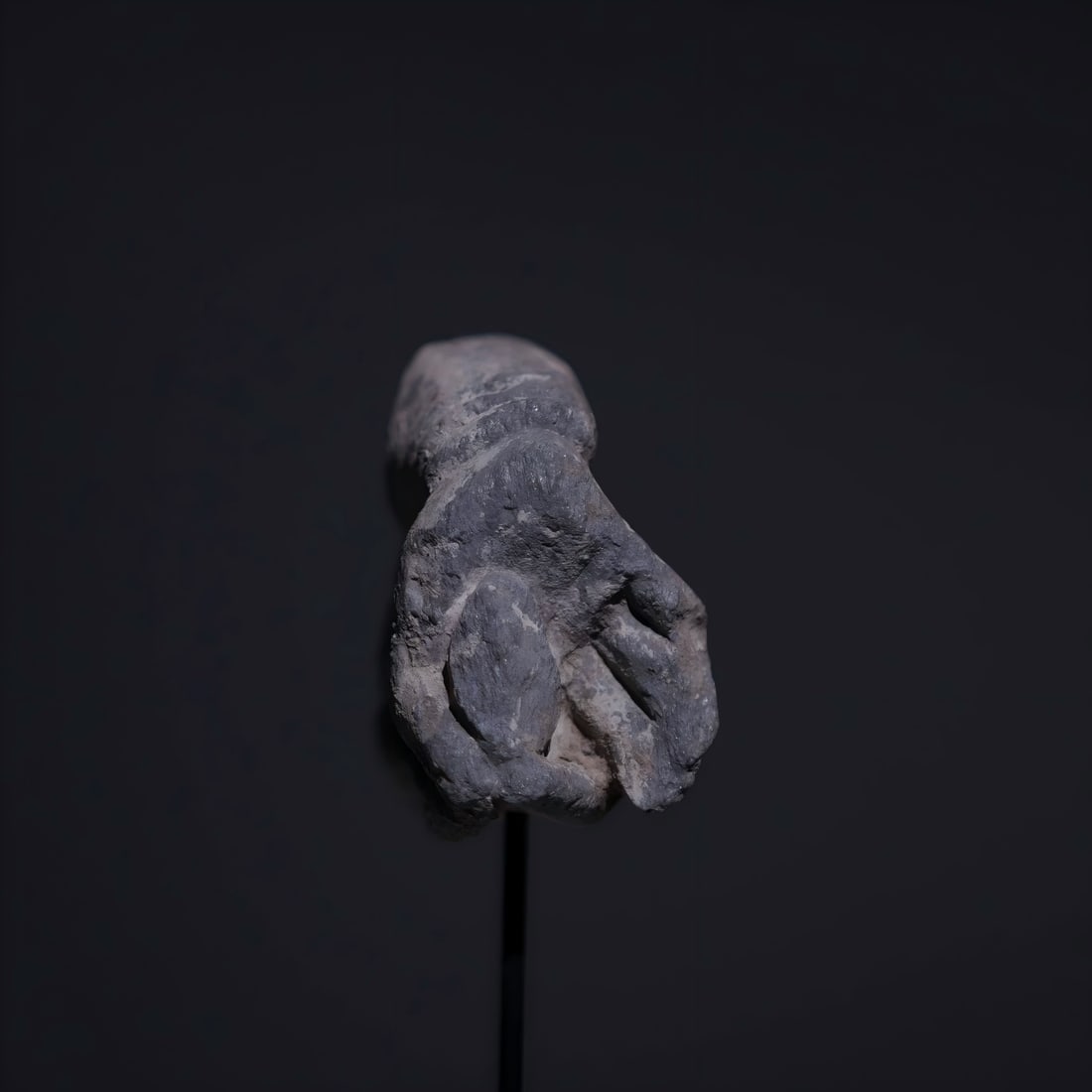 A Gandhara Buddha's hand from the 2nd to 5th centuries AD: Gandhara Buddha's hand SIZE: W:4.3cm H:8cm (The Dimensions Of All Batches Are Manually Measured.If You Need More Detailed Information, Please Contact Our Customer Service Before Bidding.)