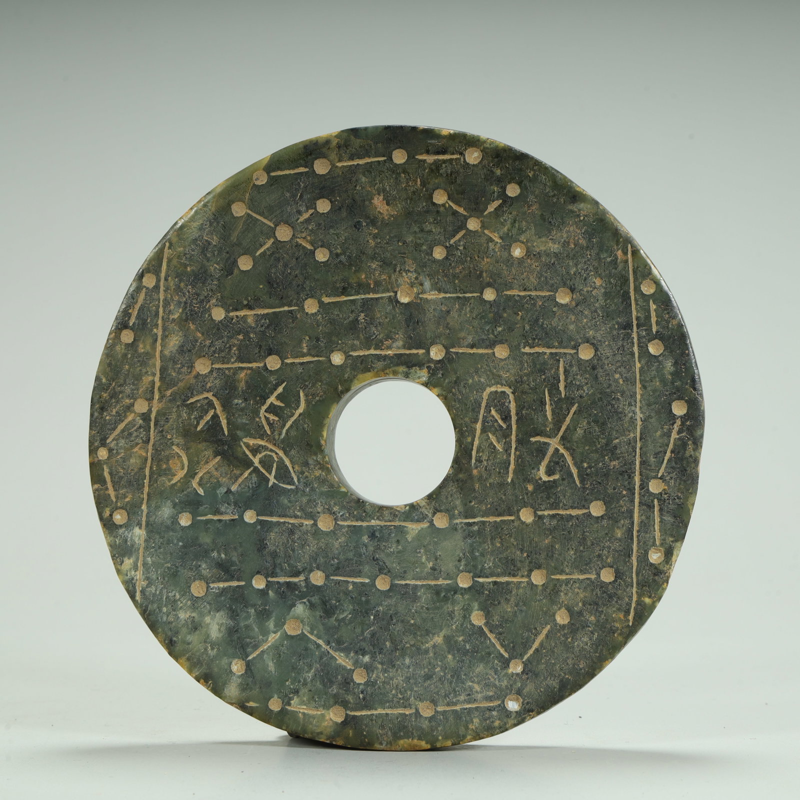 A piece of ancient jade jade: Ancient jade and jade SIZE: H:1cm L:13cm W:13cm W:416g (The Dimensions Of All Batches Are Manually Measured.If You Need More Detailed Information, Please Contact Our Customer Service Before Bidding.)