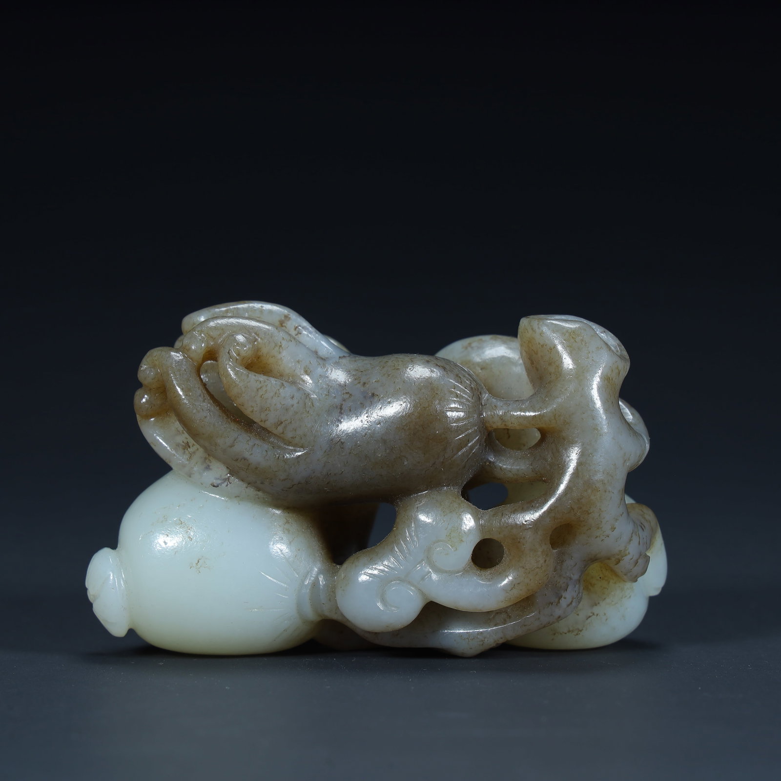 A Qing Dynasty Hetian jade clever carving "many children and many blessings" ornament: Qing Dynasty Hetian jade carving "many children and many blessings" ornaments SIZE: H:4.5cm L:8cm W:3.5cm W:155.7g (The Dimensions Of All Batches Are Manually Measured.If You Need More Detailed Inform