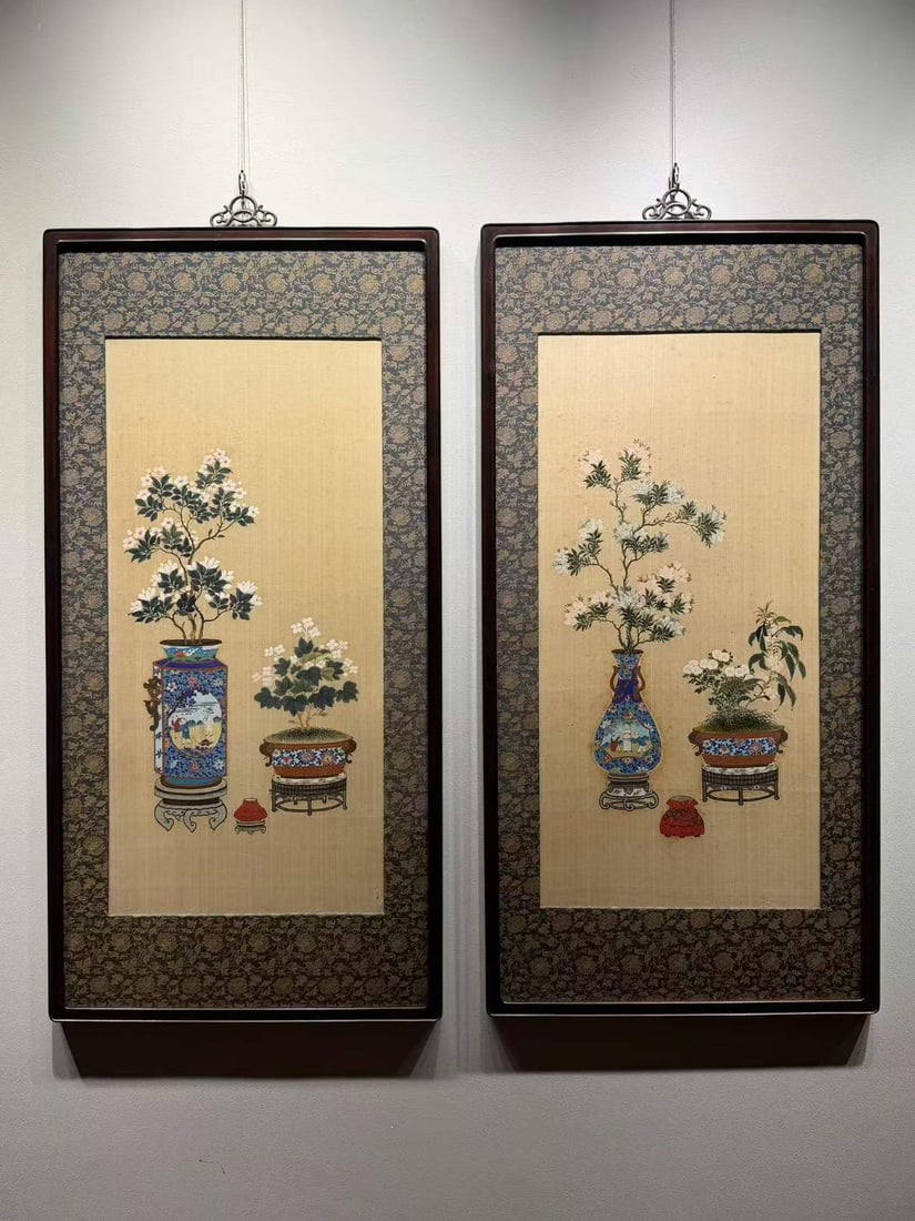 A pair of ancient silk paintings of the late Qing Dynasty and the Republic of China: A pair of ancient paintings from the late Qing Dynasty and the Republic of China SIZE: 108x54cm (The Dimensions Of All Batches Are Manually Measured.If You Need More Detailed Information, Please Conta
