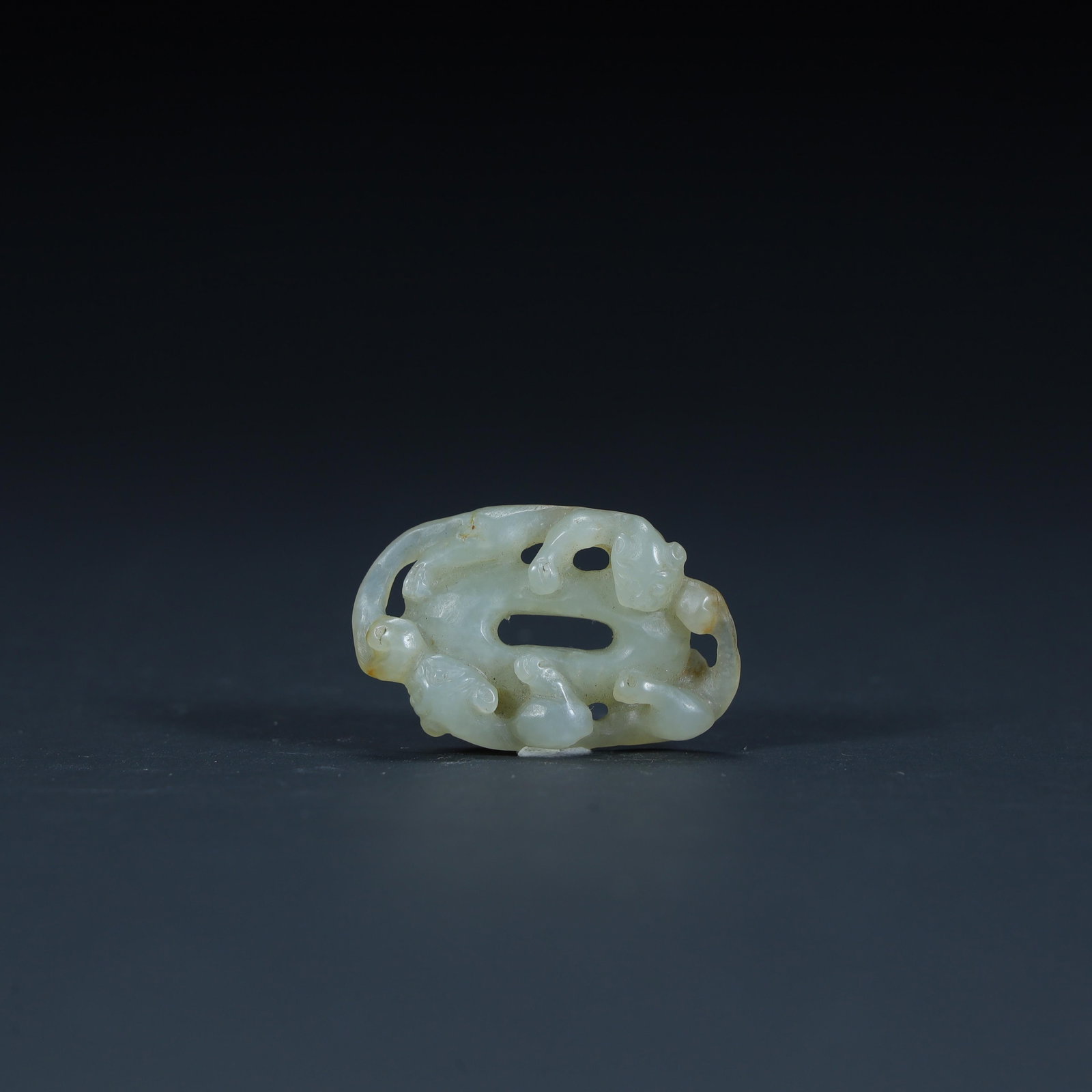 A Qing Dynasty Hetian jade "Shuanghuan" carving: Qing Dynasty Hetian jade "double joy" carving SIZE: L:3.5cm W:2.3cm W:8.8g (The Dimensions Of All Batches Are Manually Measured.If You Need More Detailed Information, Please Contact Our Customer Servi
