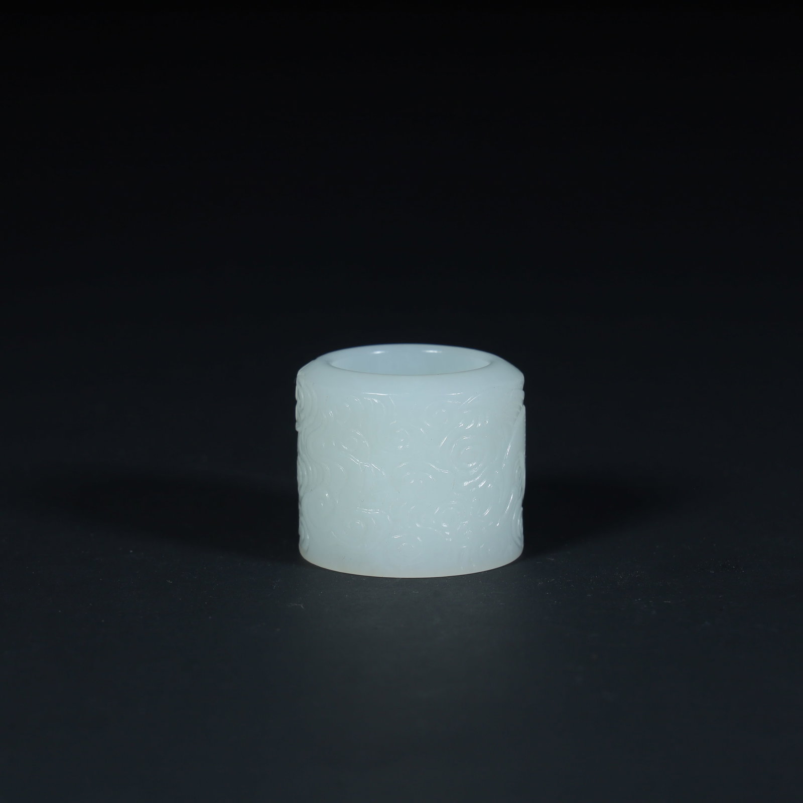 A Qing Dynasty Hetian white jade bas-relief finger,: Qing Dynasty Hetian white jade bas-relief finger, SIZE: H:2.7cm L:3.1cm W:3.1cm W:33.3g (The Dimensions Of All Batches Are Manually Measured.If You Need More Detailed Information, Please Contact Our C