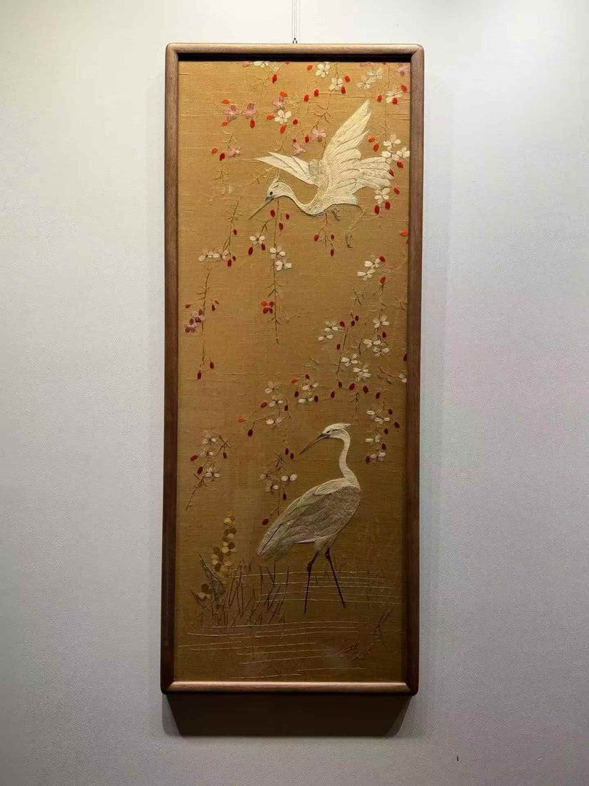 A Republic of China embroidery "Heron Rises": Republic of China embroidery "Heron High Rise" SIZE: 130x52cm (The Dimensions Of All Batches Are Manually Measured.If You Need More Detailed Information, Please Contact Our Customer Service Before Bid