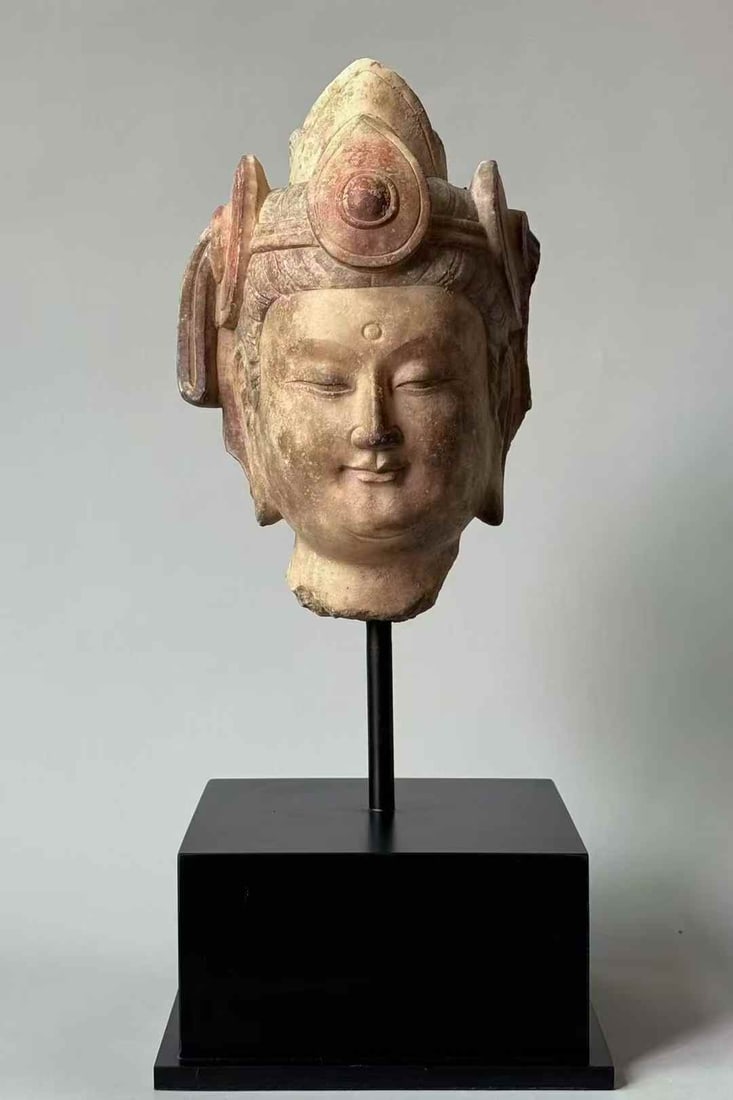 A white jade Bodhisattva head of the Northern Qi Dynasty: The head of the Northern Qi White Jade Bodhisattva SIZE: H: 22cm Total H: 38cm (The Dimensions Of All Batches Are Manually Measured.If You Need More Detailed Information, Please Contact Our Customer S