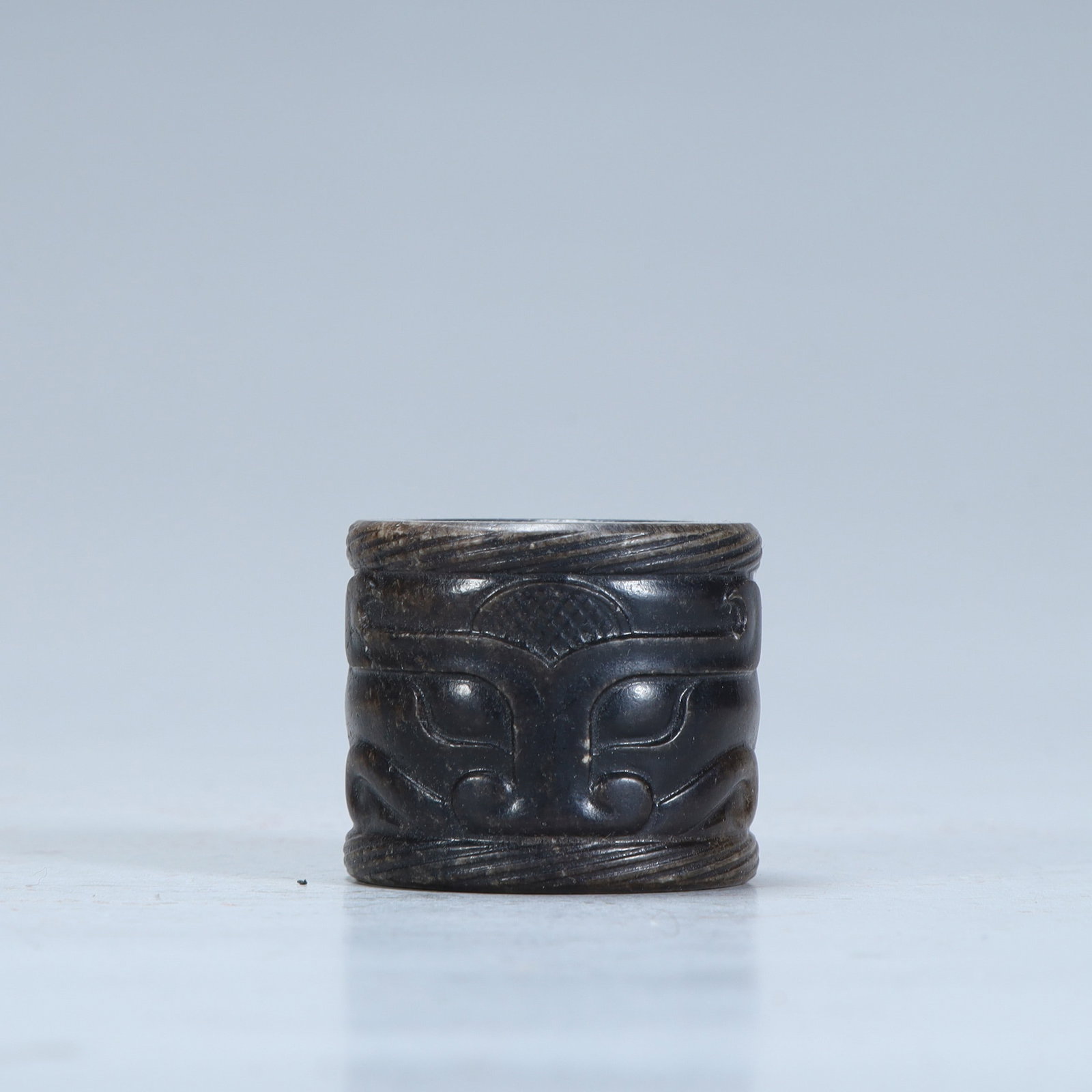 A piece of ancient jade beast face pattern finger: The ancient jade beast face pattern finger SIZE: H:3cm L:3.5cm W:3.5cm W:48g (The Dimensions Of All Batches Are Manually Measured.If You Need More Detailed Information, Please Contact Our Customer Ser