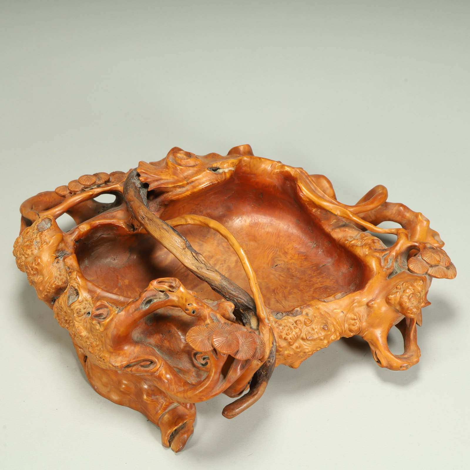 A Qing Dynasty boxwood carved pine pile pattern brush wash: Qing Dynasty boxwood carved pine pile pattern brush wash SIZE: H:8cm L:26cm W:17cm W:757g (The Dimensions Of All Batches Are Manually Measured.If You Need More Detailed Information, Please Contact Our
