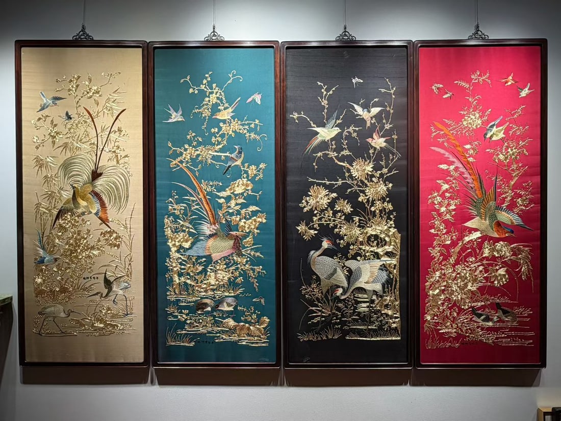 A set of weaving embroidery of the top gold Cantonese embroidery flowers and birds of the Republic: Weaving and embroidery The top gold of the Republic of China embroidered flowers and birds SIZE: 149x59.5cm (The Dimensions Of All Batches Are Manually Measured.If You Need More Detailed Information, 
