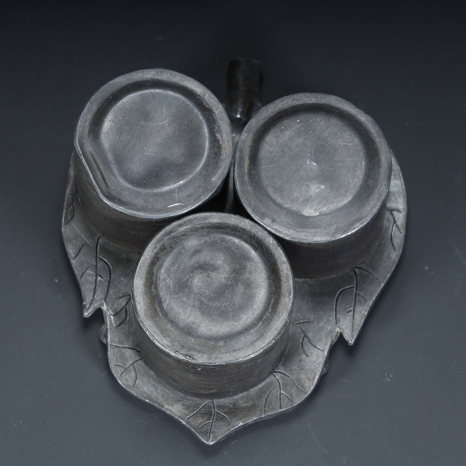 A Qing Dynasty finger leaf pattern tin box - 2