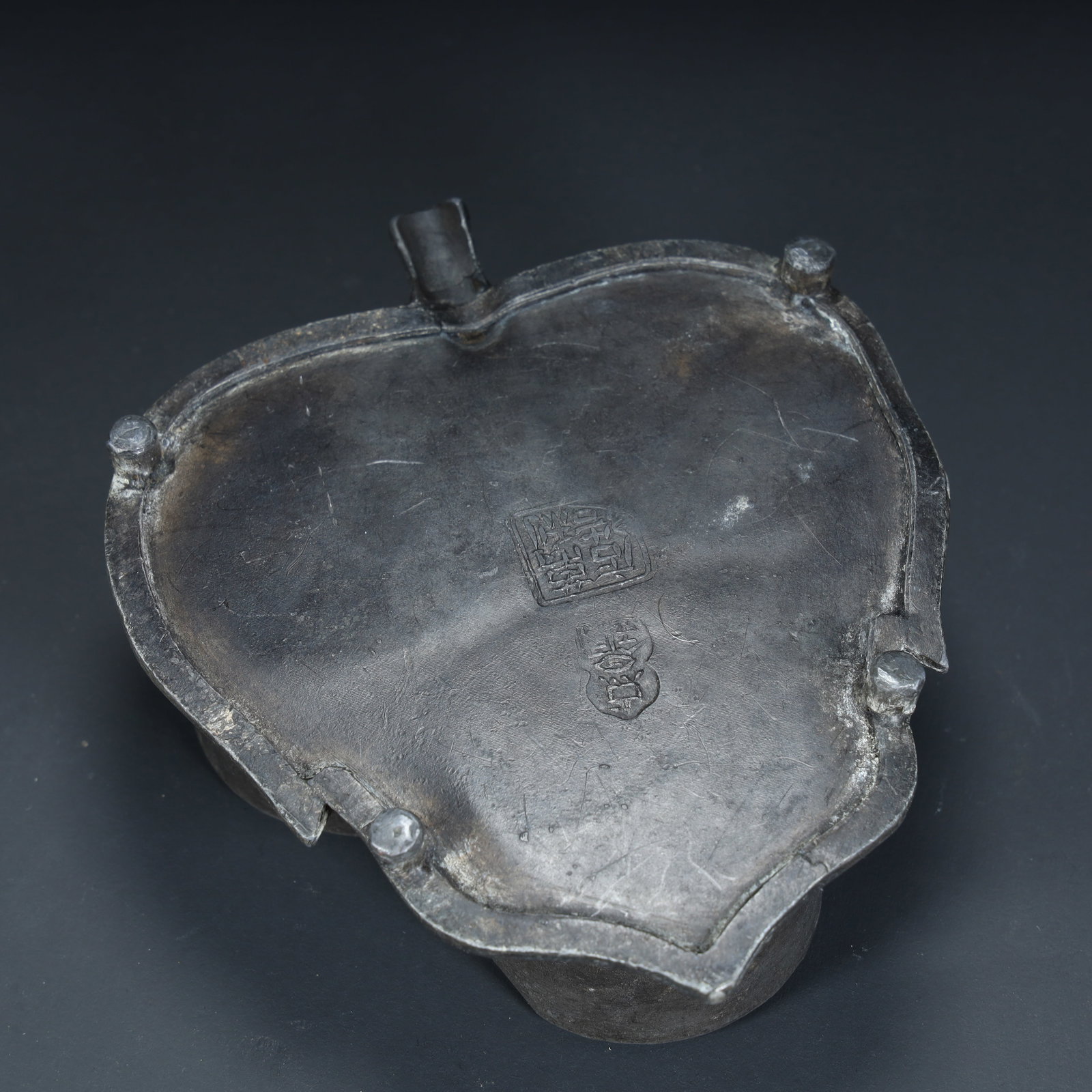 A Qing Dynasty finger leaf pattern tin box - 7