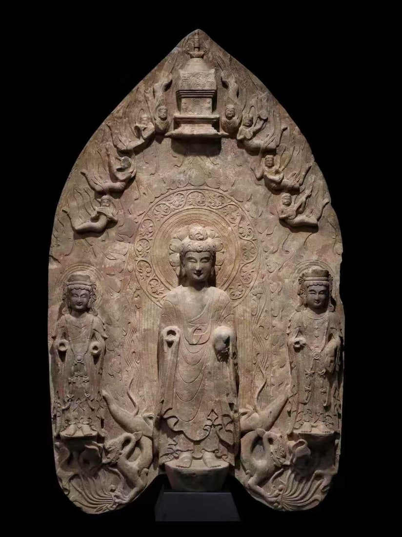 A large Wei back screen with three Buddha statues: Da Wei Three Buddha statues on the back screen SIZE: H: 127cm Bottom L: 76cm Bottom W: 28cm (The Dimensions Of All Batches Are Manually Measured.If You Need More Detailed Information, Please Contact O